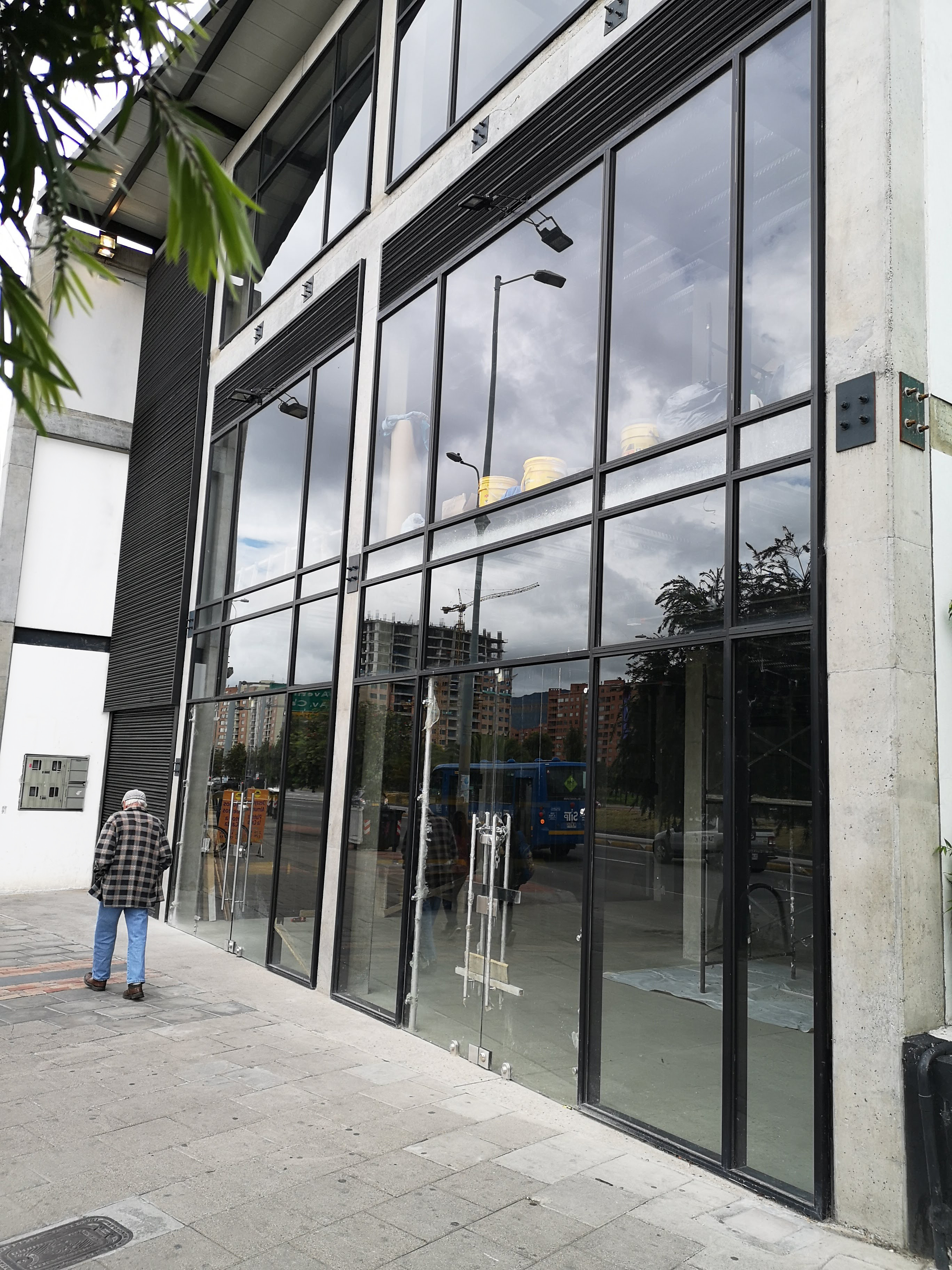 Local Av. Suba — 4